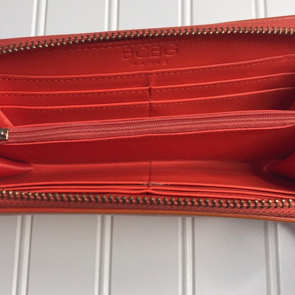 BCBG wallet - Picture 3 of 3